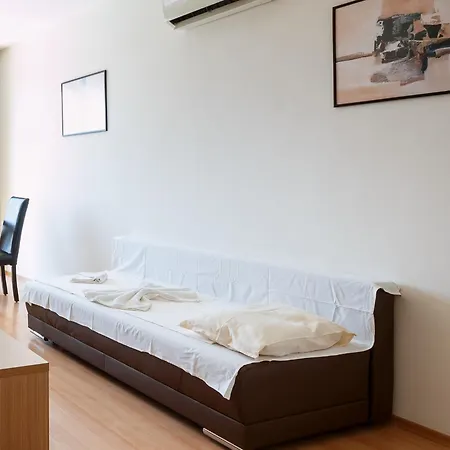 Charming 1 Bedroom Apartment